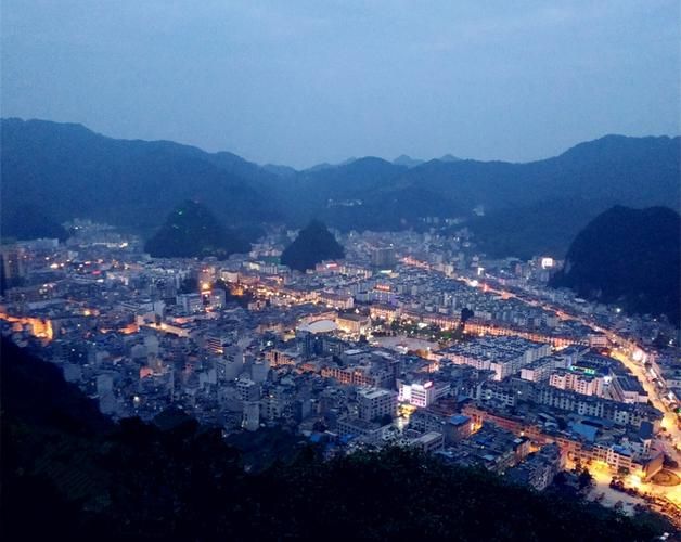 【广西壮族自治区百色乐业县疫情最新实数据,航拍广西百色乐业县城】